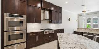 Luxury Townhome with 2 Car-Garage (Partial Utilities Included) Gallery 12