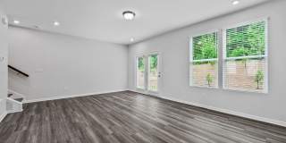 BRAND NEW Townhome located in Westside Bend! MUST SEE! Gallery 12
