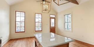 1818 Laharpe St Gallery 5