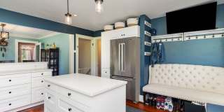 Charming North Admiral Craftsman w/ Modern Updates! Gallery 9