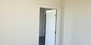 2 bed apartment with a private back porch Gallery 7