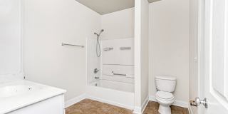 3 Bedroom Downsatirs Condo Near LSU Gallery 5