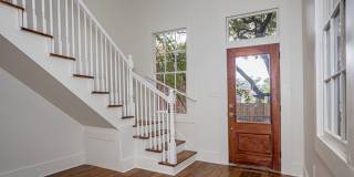 Uptown Renovated 1/1.5 apartment with Private Backyard Gallery 3