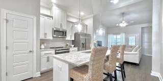 Elegant Townhouse in StoneLake Village – Stylish 3BR/2BA with Garage & Patio Gallery 8
