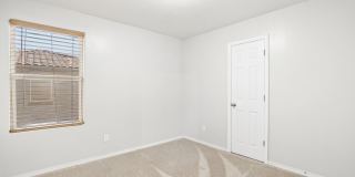 1748 N LOGAN Lane Gallery 20