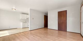 2 Bed, 1 Bath Duplex in Prime Olde Town Issaquah Location with a Yard Gallery 8