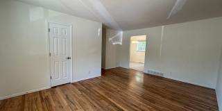 Spacious 3 Bedroom House with Attached Garage and Large Yard! Gallery 5