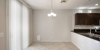 4 Bedroom, 3 Den West Side Home Gallery 8