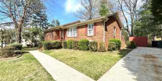 Updated 3 Bedroom Convenient to W Friendly Ave & New Garden Rd! Gallery 1