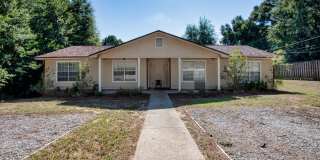 Charming 2-Bedroom Townhome – $1,400/mo Gallery 3