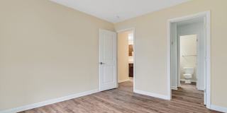 Glen at Bogey Hills Gallery 19