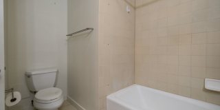 $3,200 | 3br/2ba Condominium in Sixty Parkside Gallery 26