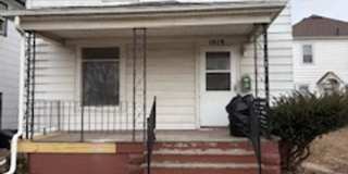 3 BR house, garage, fenced yard Gallery 1