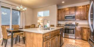 Spacious 3 Bedroom Home, Great Southeast Bend Neighborhood! Furnished Monthly Rental Gallery 4