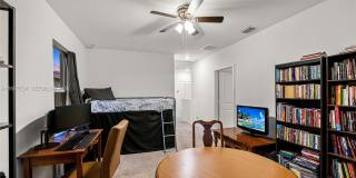 525 NE 6th Pl Gallery 23