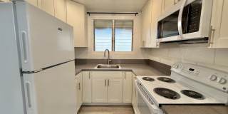 Partially Renovated 2 Bedroom / 1 Bathroom Cottage in Kahului! Gallery 1