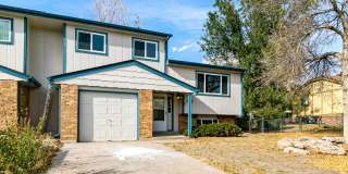 Half Duplex near Downtown Castle Rock with HUGE YARD and Garage! Gallery 1