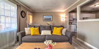 2417 Glenrose Avenue - A Gallery 3