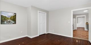 4 Bedroom, 1.5 Bath house in Shelby Park, Fenced, Off-street Parking, Pets OKAY! Gallery 7