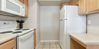 2/2 condo available now at the Villagio for annual lease Gallery 13