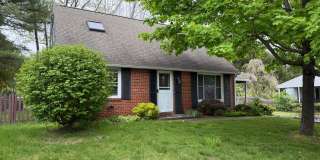 Beautiful 4 Bed / 2 Bath, Single Family Home. Close to Downtown Northampton! Gallery 1