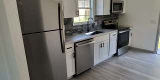 Newly Remodeled 2 Bedroom 1 1/2 Bath Home Gallery 3