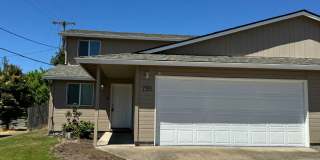 4 bedroom 1.5 bathroom duplex | MOVE IN SPECIAL! Gallery 1