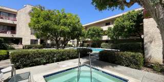 Canoga Park 2+1 w/pool + spa, gated entry + parking included! Gallery 13
