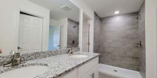 Charming & Modern 4 Bed 2 Bath with Screened Lanai Gallery 9