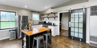 Portland Loft: Fully Furnished Loft Living with views of the golf course $300 Utility Fee Gallery 5