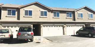 Large Townhouse in District 20!! Gallery 1