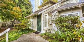 Charming 2BD/2BA Kirkland Townhome Gallery 1