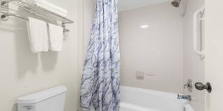 Furnished Resort 2/2 Condo, on Golf Course, Lake Views Gallery 28