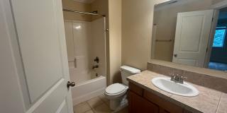Fully refurbished duplex in excellent location - new carpet, fresh paint, etc. Gallery 13