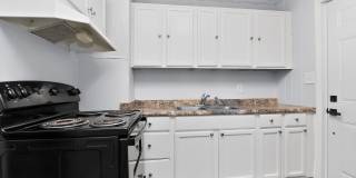 Cozy 2 Bedroom Duplex Close to NoDa! Gallery 6