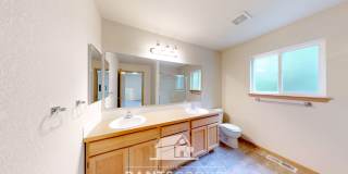 Great Location!  Quiet Neighborhood! Gallery 27
