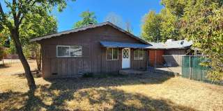 3 BED 1.5 HOUSE WITH FENCED YARD Gallery 1