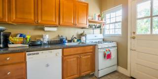 NW Rowhouse Near Georgetown University & Hospital Available Early August Gallery 10