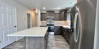 4 Bed | 2 Bath | 2 Stall Garage | Single Family Home Gallery 7