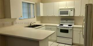 2733 NE 3rd Ct Gallery 2