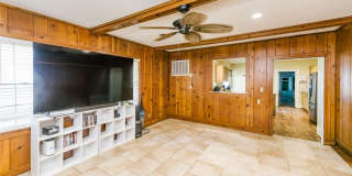 Charming South Highlands Home with Multiple Living Areas Gallery 1