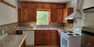 Spacious 3 Bed 1 bath home Gallery 5