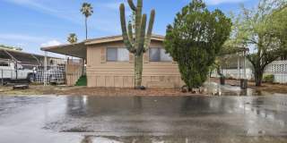 3 Bedroom 2 Bathroom With community Pool! Gallery 1