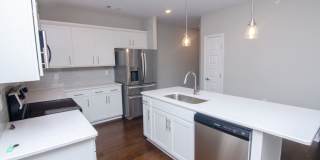 Stunning Condo with Garage space Stunning Condo with Garage space Gallery 7
