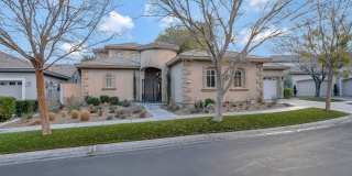 Queensridge Beauty - 5 bedroom on a 1/4+ acre lot Gallery 6