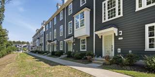 BEAUTIFUL TOWNHOME IN A GREAT AMENTIES! Gallery 1