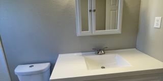 Beautiful 4 bed 2 Bath house in Aurora Gallery 17
