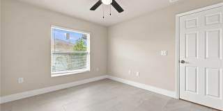 736-738 Gilbert Avenue S Gallery 22