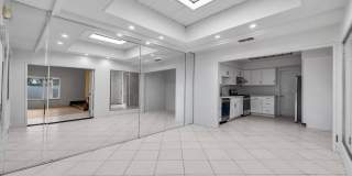 "Rare Single-Story Remodel: Modern 3BR End-Unit in University Park Gallery 46