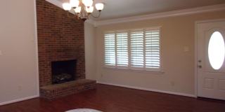 Beautiful 2 Bedroom Brick Ranch with Private Courtyard Patio Beautiful 2 Bedroom Brick Ranch with Private Courtyard Patio Gallery 6